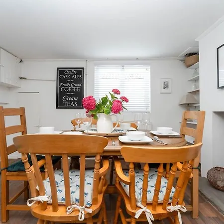 Host & Stay - Centurion House-2