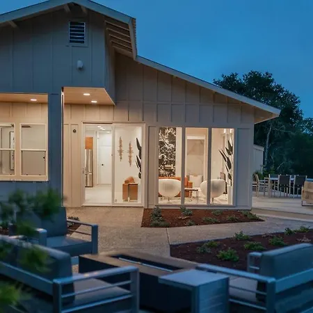 Carmel Hideaway - Modern Luxury-3