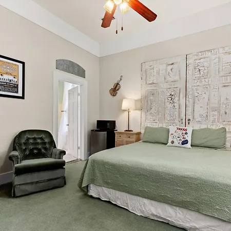 #12 The Gruene Room At Garrison In Gruene-3