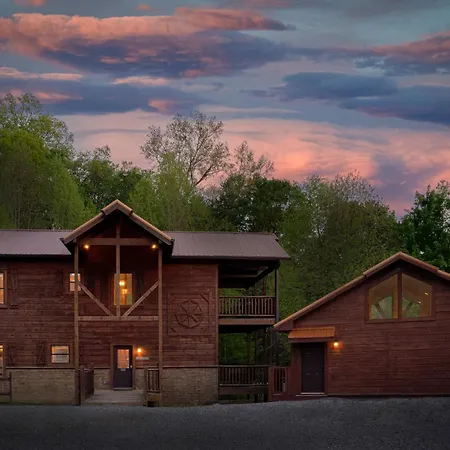 Lumberjack Lodge: Pool Theater Fire Pit-2