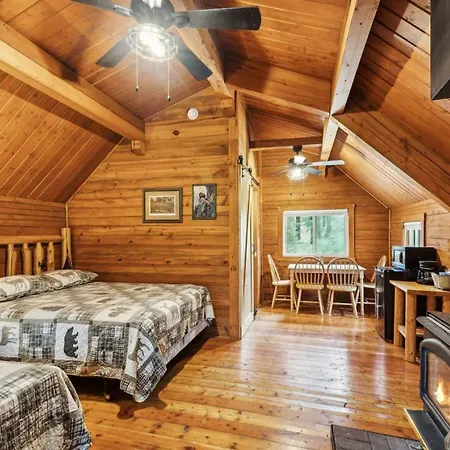 Lost Horse Resort Double Queen Cabin 15-3