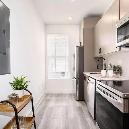 Amazing Capital Hill Apt , Step Away Gym, Shopping-2