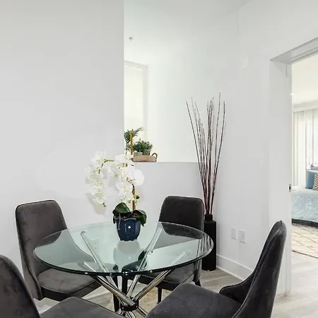 Amazing Capital Hill Apt , Step Away Gym, Shopping-3