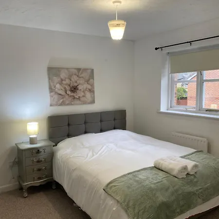 London 14 Shaw Road Se22 8Dp-2