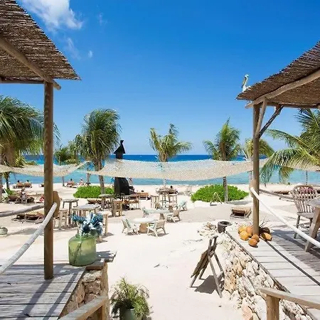 Tropical Luxury & Private Beach - La Villa Blanca-3