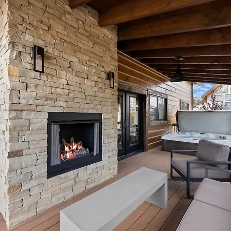 Luxury Cabin! Fireplace And Jacuzzi!-3