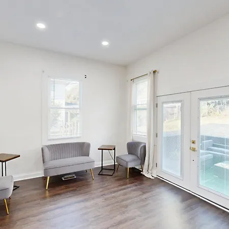 < 2 Mi Dtwn Augusta: Charming Historic Home-3