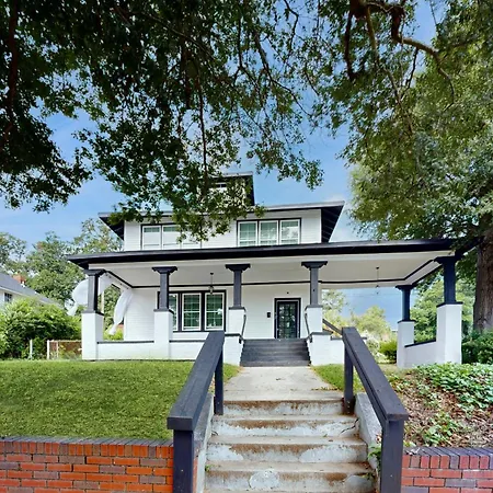 < 2 Mi Dtwn Augusta: Charming Historic Home-2