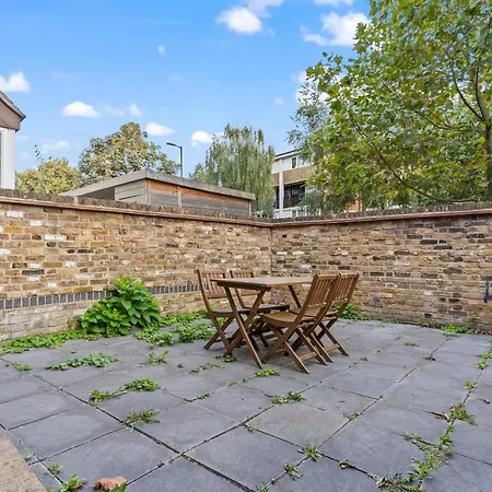 Lovely 4Br House In The City With Parking-3