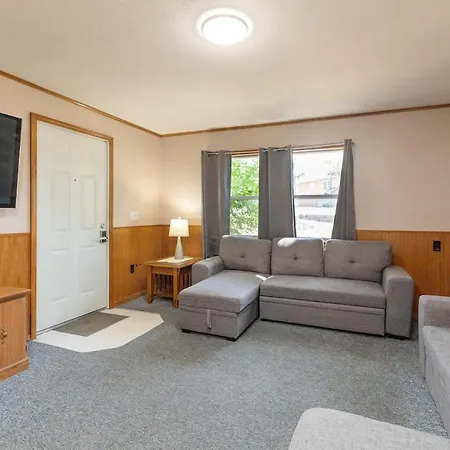 Artilla Cove Cabin 1- Lakeside - Pool & Hot Tub-3