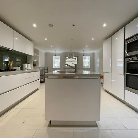 5 Bed House - Fancy - Sleep Up To 12 - Central-2