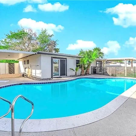Getaway Villa W Pool In Vegas 10 Mins To Strip-3