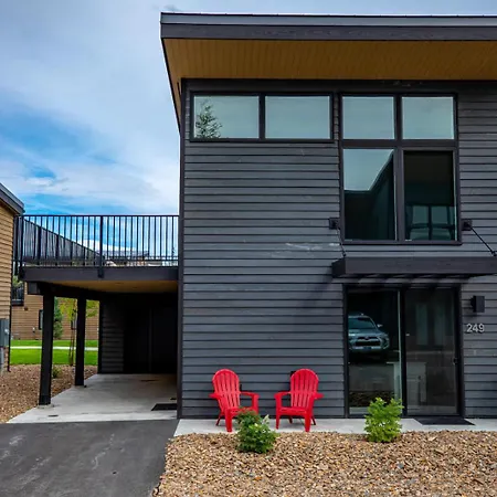 Modern Mountain Townhouse At The Quarry-2