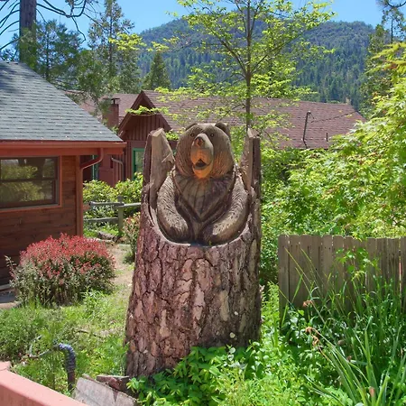 Willow Cove Lodge- 5 Bedrooms With A Hot Tub-2