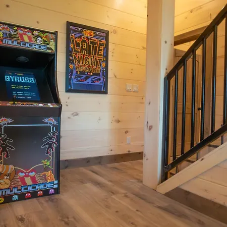 Luxury 12-Bedroom Cabin With Indoor Pool, Hot Tub & Movie Theater, Sleeps 36-3
