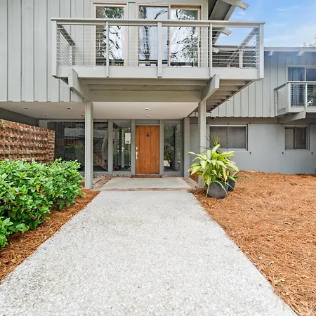 Large Oceanfront Pool ~ Classically Updated Historic Beach Home ~ 2 E. Beach Lagoon-2