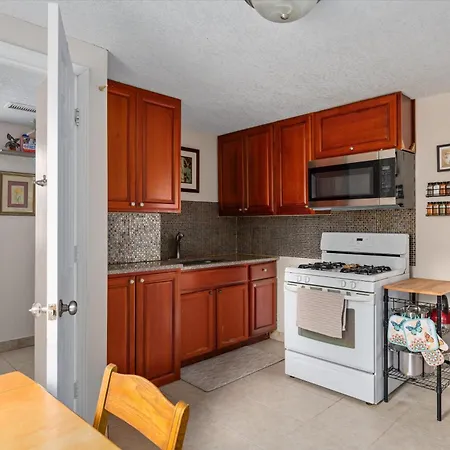 4Br Home Near Downtown Sleeps 10 - Tulip House-2