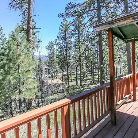 Snow Bunny Lodge - Perfect Big Bear Getaway! Deck With A New Hot Tub And Charcoal Barbecue!-3