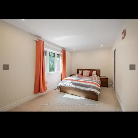 Rare 3 Bedroom Luxury Close To Lake-2