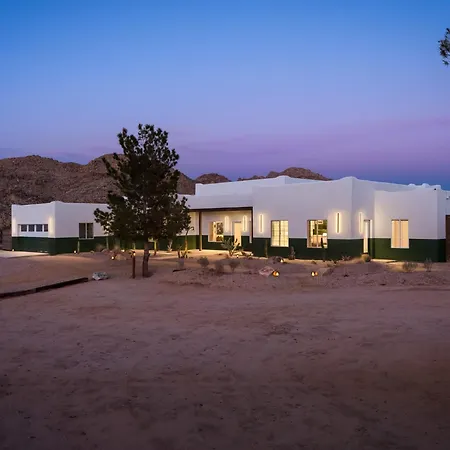 Joshua Tree Country Club-Villa/Pool/Sport/Boulders-2