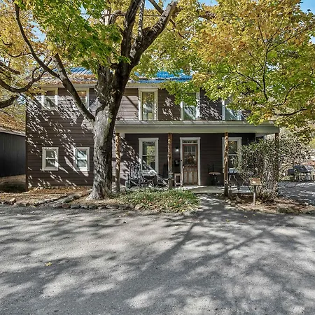 Historic William Smith House -- Pet Friendly, Grill, Wifi, Fire Pit, Deck, Family Friendly, Town Location, King Bed, Creekside-3