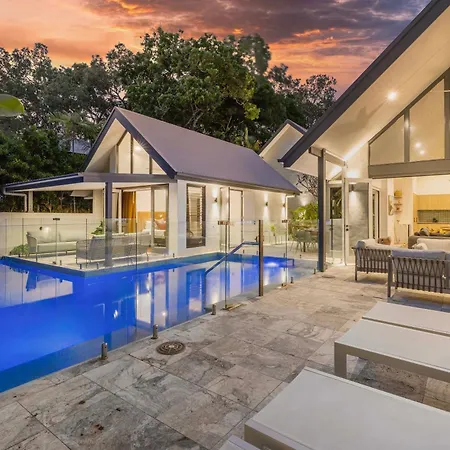 Sea Pavilion - Luxury Home Sleeps 12 Guests-3