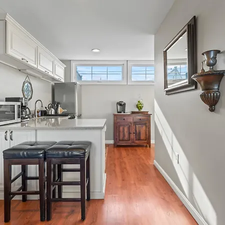 Perkins Cove Oceanfront Cottage-2