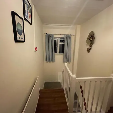 Family-Friendly Home In London-2