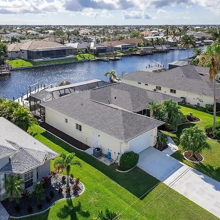 Pelican Villa Kokomo Waterfront Oasis In Cape Coral Fl-3
