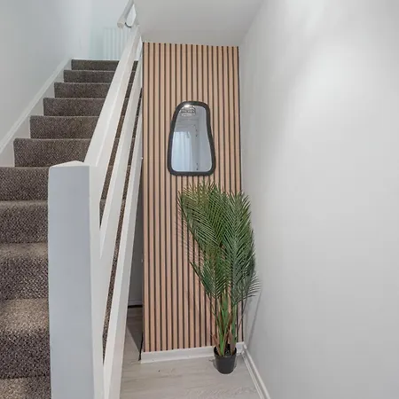 Luxury 3 Bedroom House In Woodgreen-3