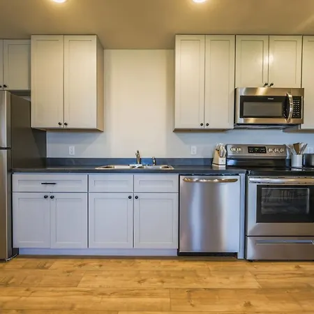 Skyview Loft-Unit B 203-2