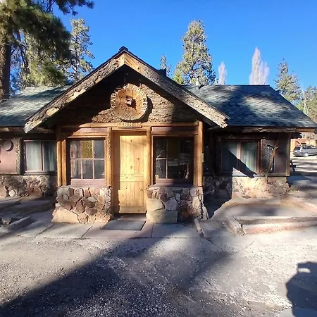Cabin 33, 3 Bedroom 2 Bath-2
