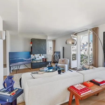 Avenue Montaigne Paris-2