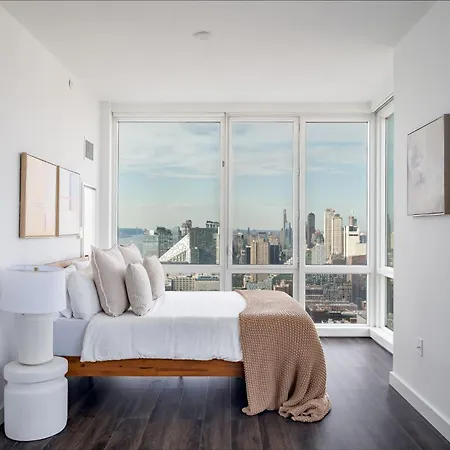 Luxx 2 Bed 1,5 Bath Apt Midtown-3