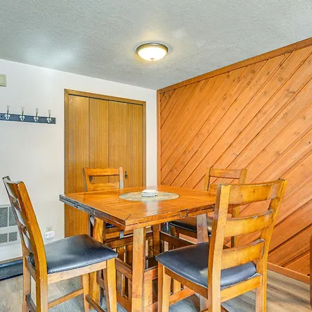 Timberbrook Village Condo: Community Pool, Hot Tub-3