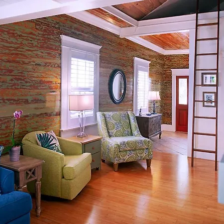 Pineapple Cottage-3