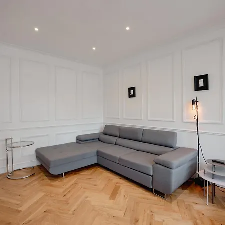 Wembley London Lovely 6 Bed House Sleeps Up To 14-2
