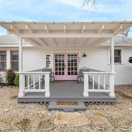 Pink Duchess - Mins To Main Hot Tub & Fire Pit-3