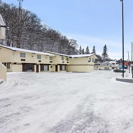 Econo Lodge Manistee-3