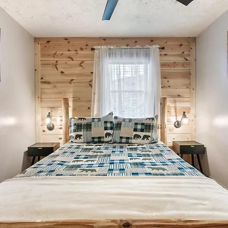 Cabin With Spectacular View With Hot Tub In The Smoky Mtns-2