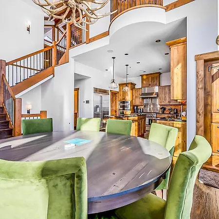 Inuksuk Lodge - 4800 Sq Ft Of Big White Excellence!-2