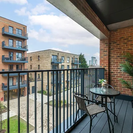 Luxury Two Bed Apartment Near The 02 Arena-3