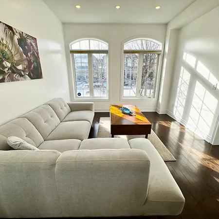 Modern, Comfort & Privacy - Near Airport & Toronto Downtown-3