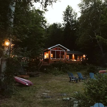 Lakekabin - Lakefront Cottage - Hottub-2