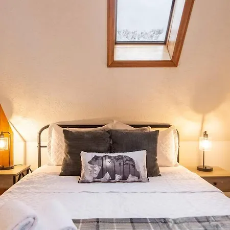 Twilight Timber - Pet Friendly Cabin With Hot Tub, And Game Room-2