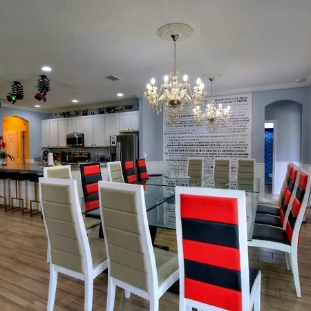 Hollywood Home In Resort-2