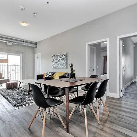 High-End Condo Downtown Kingston Near Rmc Queens-3