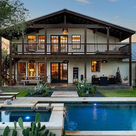 Rockhouse At Ololo Hot Tub Pool Sleeps 12-3