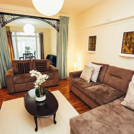 Huge 4 Bed Family Home In Derbyshire With Parking-3