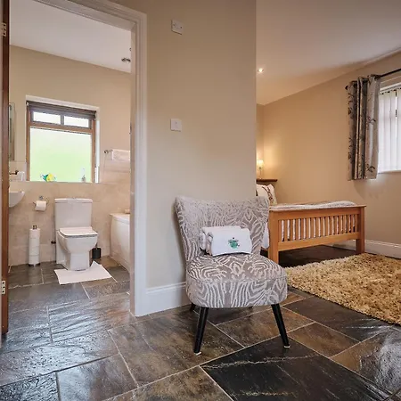 Swallows Nest Cottage-2